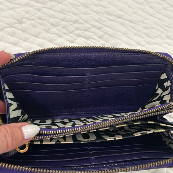 Marc by Marc Jacob’s leather wallet with zip around closure - Picture 5 of 12